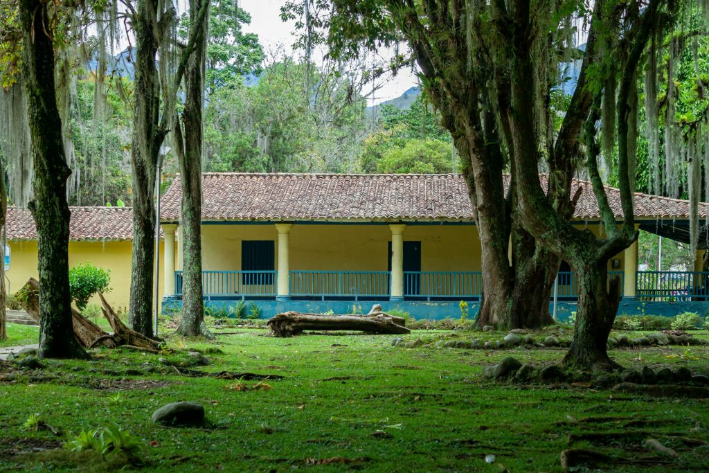 Charming colonial house amidst a verdant forest setting in Mérida, Venezuela.